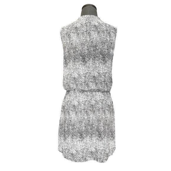 HILARY RADLEY Blouson Dress V-Neck Cinched Waist Black White Gray Casual Dress - Picture 5 of 10